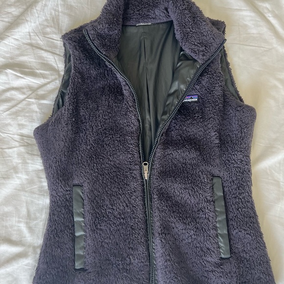 Patagonia Reversible Plush Fleece Vest in Deep Purple and Black - Picture 2 of 3